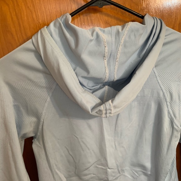 Nike Hooded 3/4 Workout Shirt - Picture 8 of 8